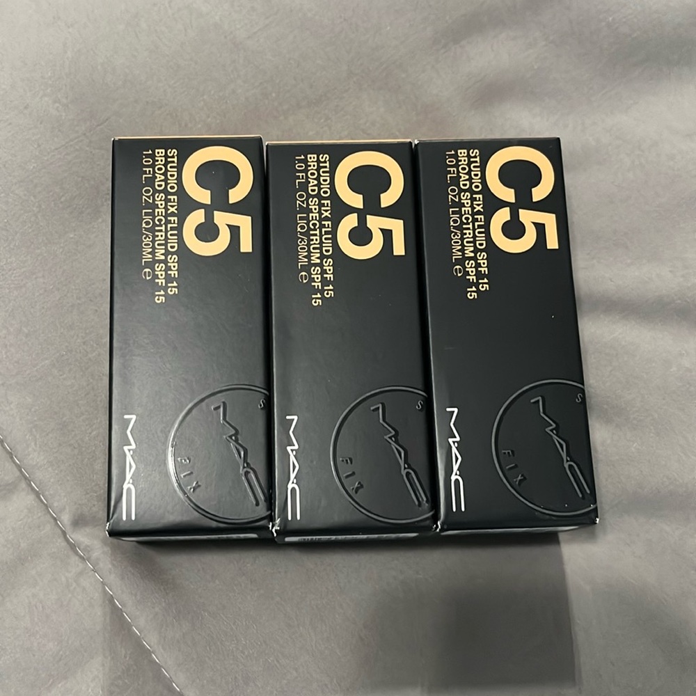 NEW! MAC Studio Fix Liquid Foundation